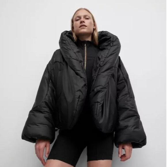 Lululemon Hooded Insulated Wrap Black - Size 8 - Picture 1 of 6